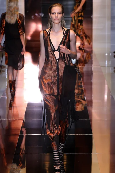 Look 15